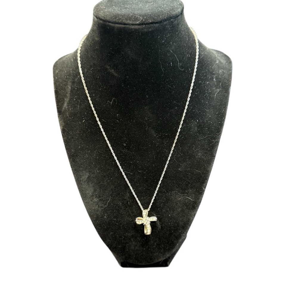 Avon Silvertone ribbon  Cross Pendant Necklace with rhinestone accents NIB 2004